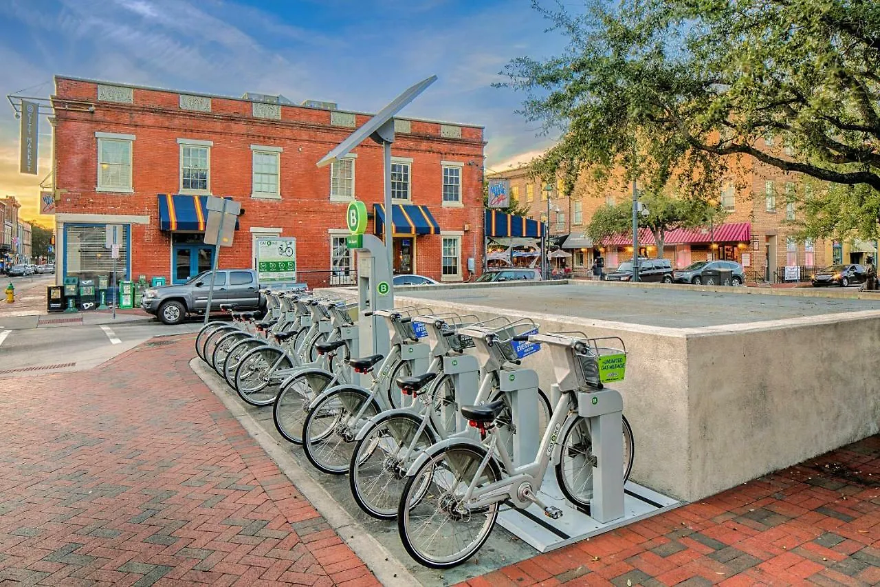 Best View On Broughton Savannah Apartment